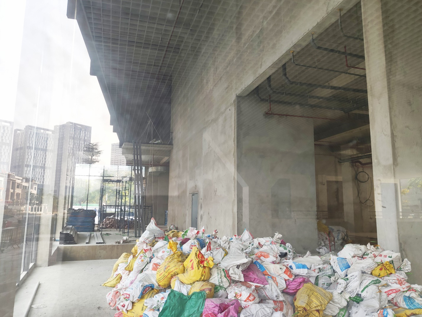 Dự án đang mở bán ở Hà Nội: Chủ đầu tư Kosmo Tây Hồ muốn đẩy bán những căn hộ ‘tồn kho’ sau hơn 3 năm mở bán - Ảnh 5. Dự án đang mở bán ở Hà Nội: Chủ đầu tư Kosmo Tây Hồ muốn đẩy bán những căn hộ ‘tồn kho’ sau hơn 3 năm mở bán - Ảnh 5.