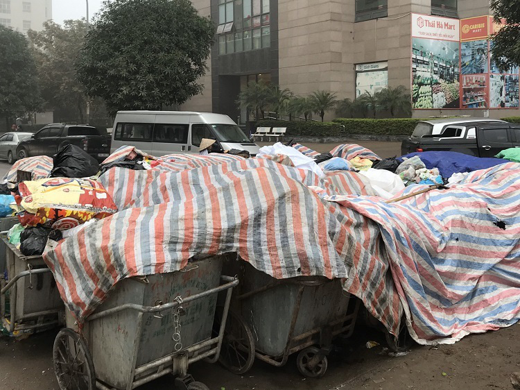 Hà Nội chuyển rác lên Sơn Tây - Ảnh 1.