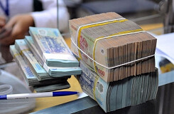 Nhân viên ngân hàng 'bị ép' bán bảo hiểm