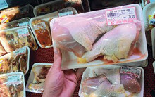Giá cả thị trường hôm nay 25/12: Giá heo hơi ở đỉnh 100.000 đồng/kg, các siêu thị không còn khuyến mãi thịt heo