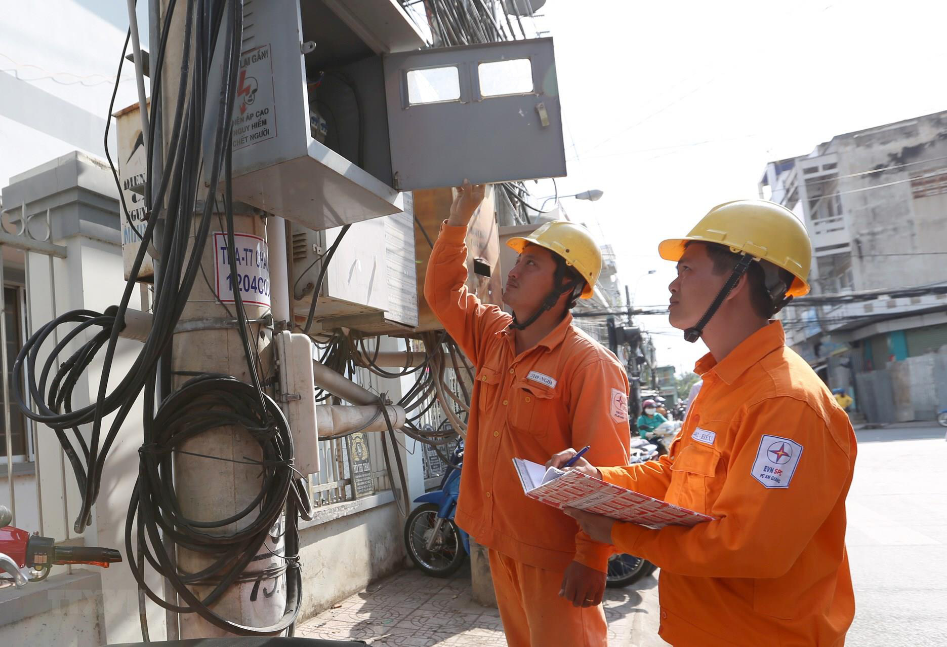 Thủ tướng yêu cầu không được để thiếu điện, giá điện phải công khai, minh bạch - Ảnh 2.