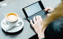 Samsung Fold 2 cũng khó cạnh tranh với điện thoại hai màn hình tích hợp bàn phím QWERTY này