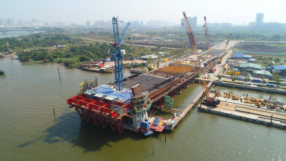 Cầu Thủ Thiêm 2 thi công tất bật những ngày cuối năm - Ảnh 2. Cầu Thủ Thiêm 2 thi công tất bật những ngày cuối năm - Ảnh 2.