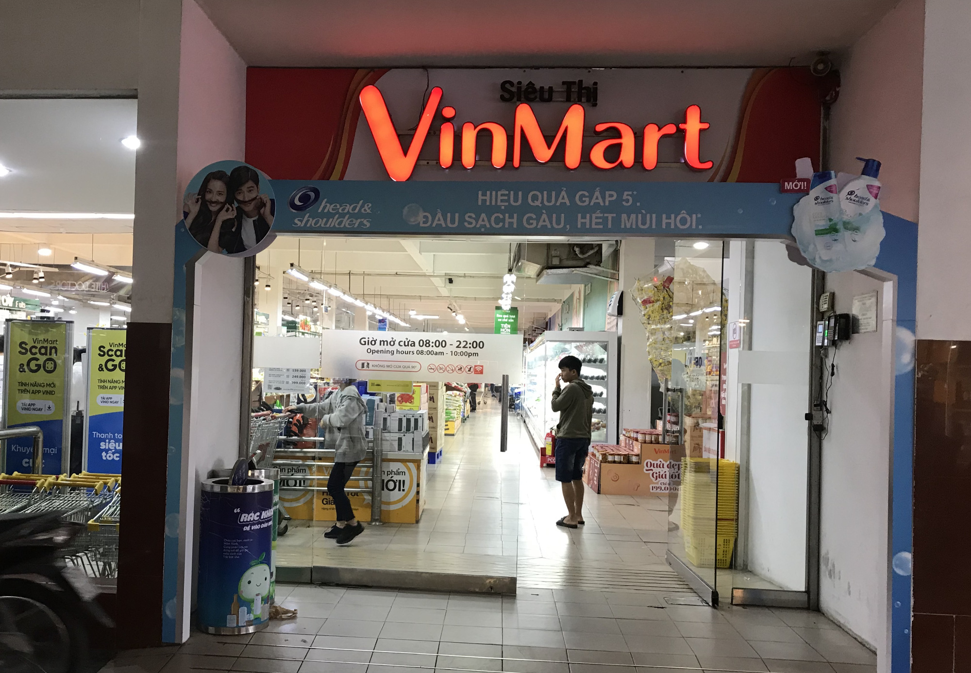 Năm biến động của thị trường bán lẻ Việt: Auchan tháo chạy, Shop&Go bán với giá 1 USD, Vingroup đang mạnh nhưng bất ngờ bán cho Masan - Ảnh 3. Năm biến động của thị trường bán lẻ Việt: Auchan tháo chạy, Shop&Go bán với giá 1 USD, Vingroup đang mạnh nhưng bất ngờ bán cho Masan - Ảnh 3.
