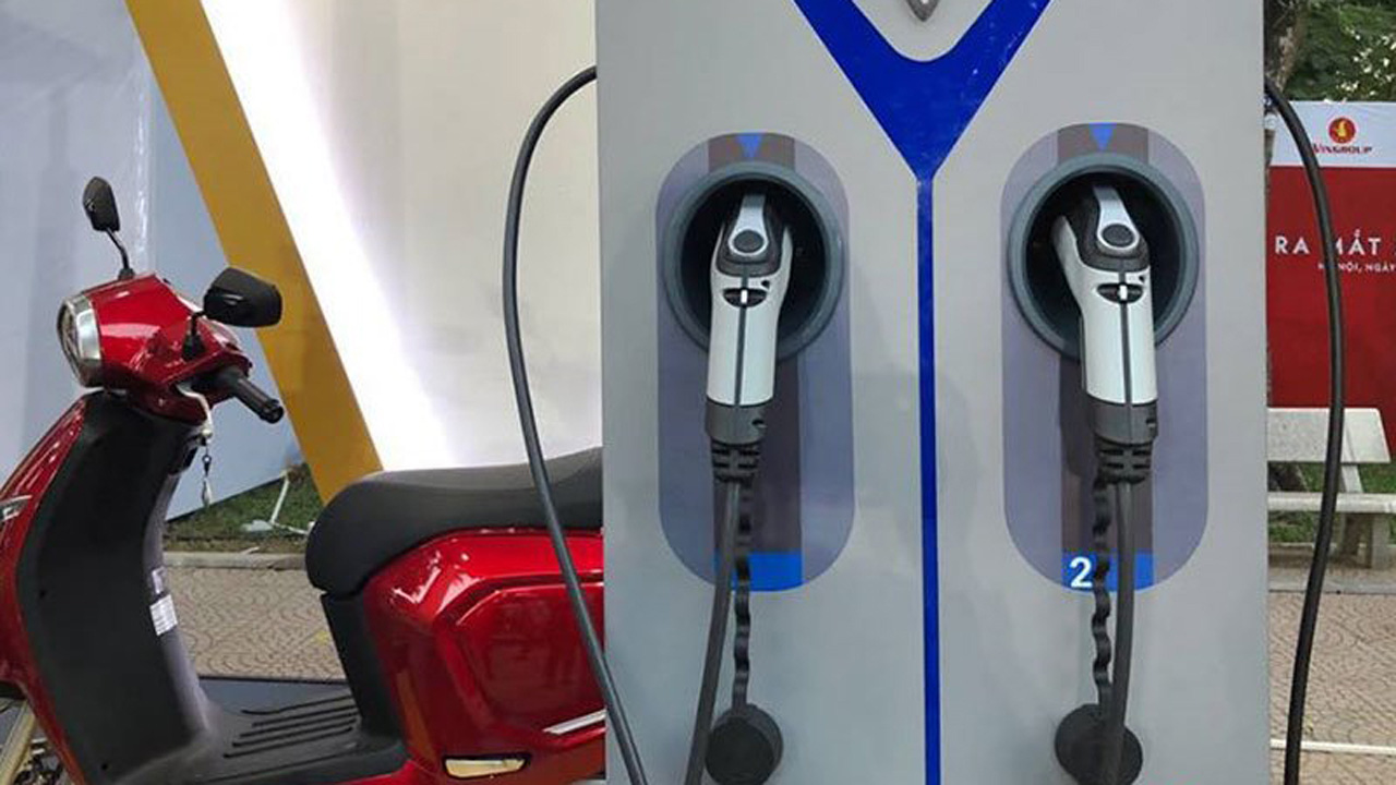 Ra mắt mẫu mới, xe máy điện VinFast của tỉ phú Phạm Nhật Vượng giảm giá đến 10 triệu đồng - Ảnh 2.
