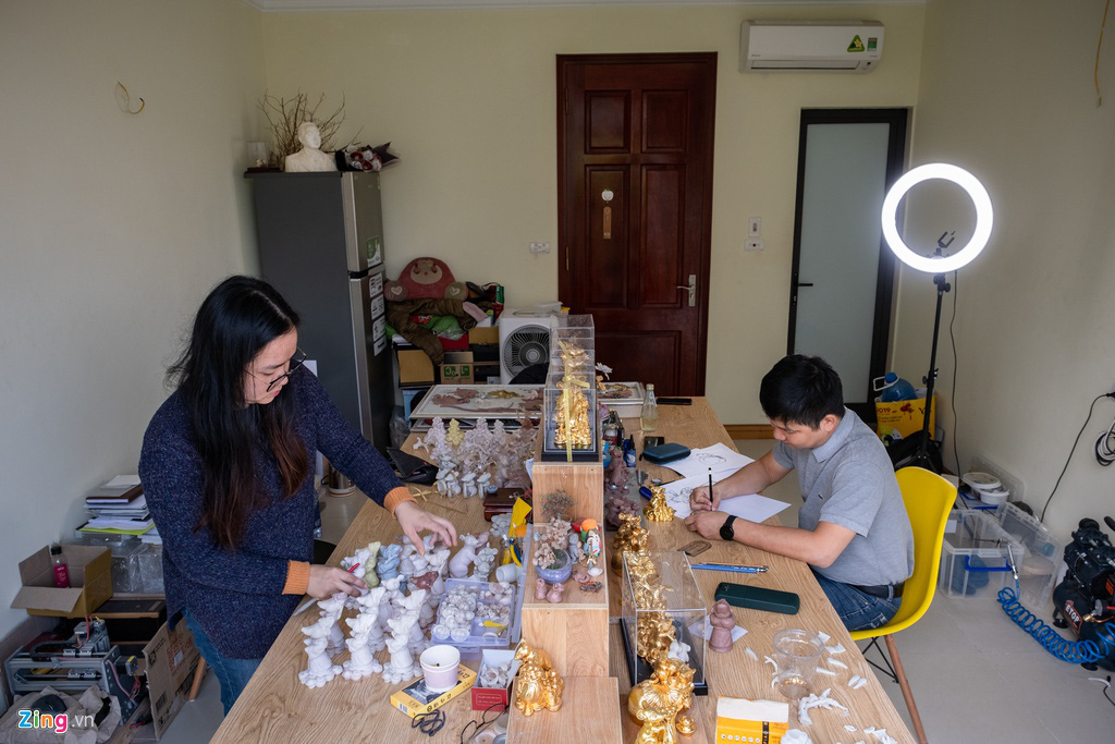 Chuột dát vàng thủ công tiền triệu đón Tết Canh Tí - Ảnh 3.