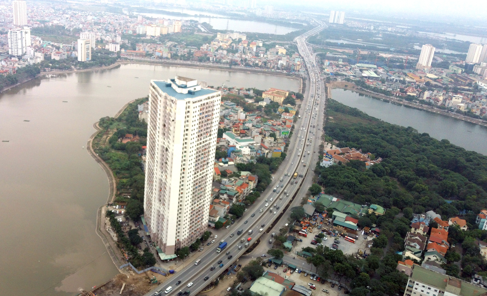 Tài xế phát nản vì 'đèn đỏ hơn trăm, đèn xanh hai chục' ở nút giao Giải Phóng - Hoàng Liệt - Ảnh 2. Tài xế phát nản vì 'đèn đỏ hơn trăm, đèn xanh hai chục' ở nút giao Giải Phóng - Hoàng Liệt - Ảnh 2.