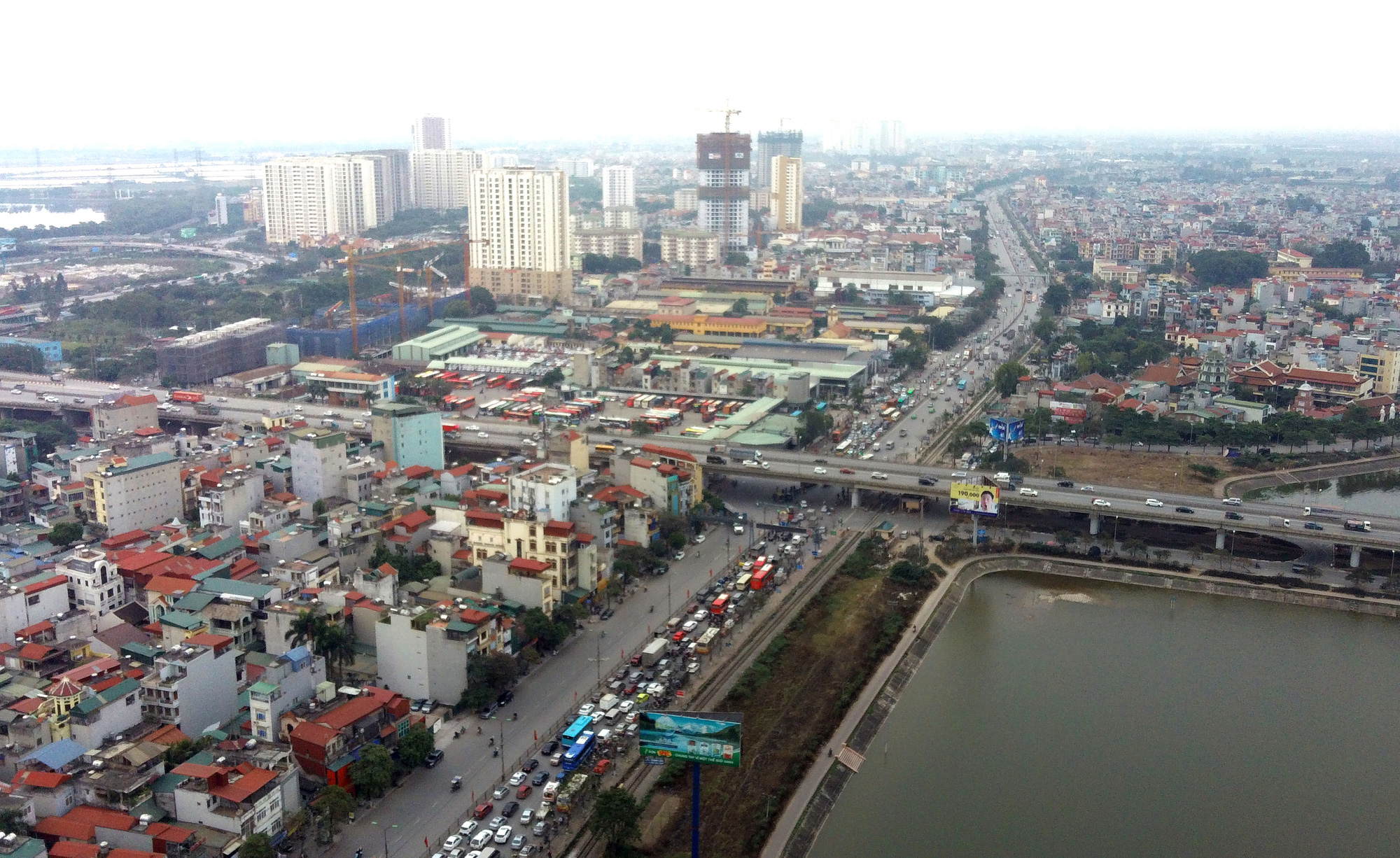 Tài xế phát nản vì 'đèn đỏ hơn trăm, đèn xanh hai chục' ở nút giao Giải Phóng - Hoàng Liệt - Ảnh 3. Tài xế phát nản vì 'đèn đỏ hơn trăm, đèn xanh hai chục' ở nút giao Giải Phóng - Hoàng Liệt - Ảnh 3.
