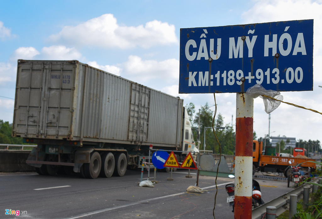 Quốc lộ 1 ngổn ngang trước Tết vì hàng loạt cầu bị tháo dỡ - Ảnh 4. Quốc lộ 1 ngổn ngang trước Tết vì hàng loạt cầu bị tháo dỡ - Ảnh 4.