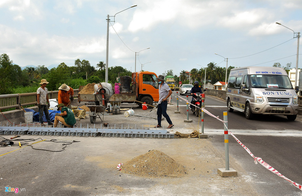 Quốc lộ 1 ngổn ngang trước Tết vì hàng loạt cầu bị tháo dỡ - Ảnh 5. Quốc lộ 1 ngổn ngang trước Tết vì hàng loạt cầu bị tháo dỡ - Ảnh 5.