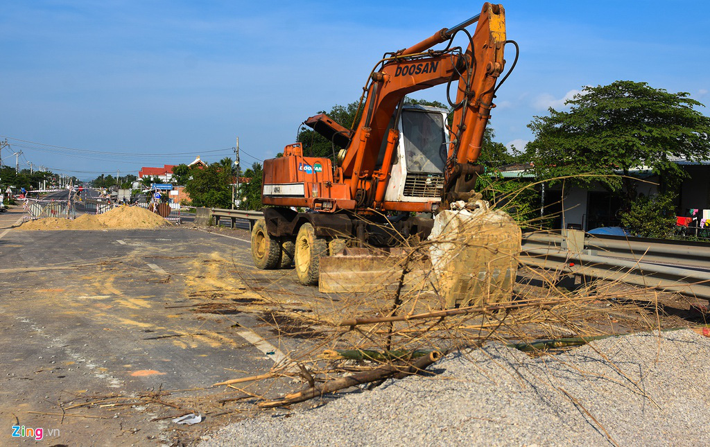 Quốc lộ 1 ngổn ngang trước Tết vì hàng loạt cầu bị tháo dỡ - Ảnh 7. Quốc lộ 1 ngổn ngang trước Tết vì hàng loạt cầu bị tháo dỡ - Ảnh 7.