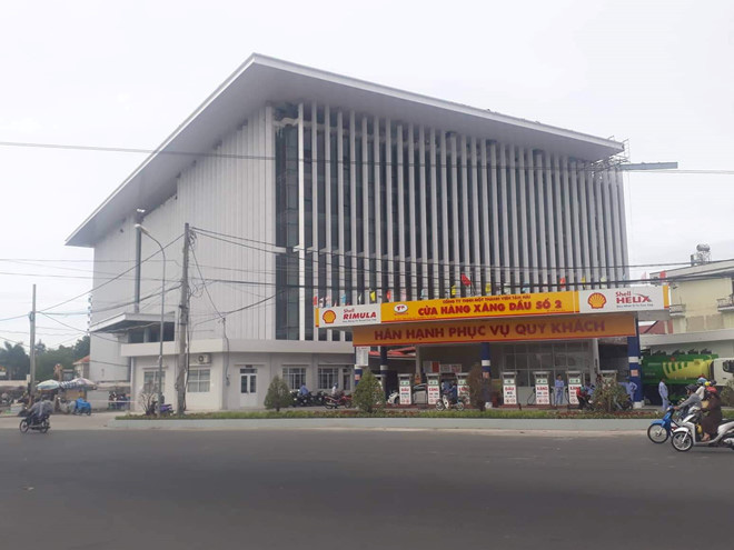 Buộc di dời cây xăng cạnh tòa nhà UBND tỉnh Cà Mau - Ảnh 1. Buộc di dời cây xăng cạnh tòa nhà UBND tỉnh Cà Mau - Ảnh 1.