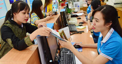 Giá vé máy bay tết Canh Tí: Khách hàng hoa mắt, xuất ngoại còn rẻ hơn