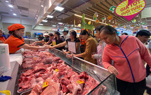 Bánh chưng, hàng Tết bắt đầu lên kệ, Saigon Co.op tung 4.500 tấn thịt heo, cam kết không thiếu thịt, không tăng giá