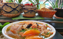 Quán bún riêu 'không có cua' ở Sài Gòn bán 400 tô mỗi ngày