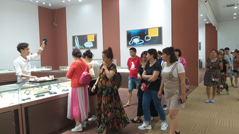 Khánh Hòa: Loạn tình trạng du khách nước ngoài thành người lao động chui - Ảnh 1. Khánh Hòa: Loạn tình trạng du khách nước ngoài thành người lao động chui - Ảnh 1.
