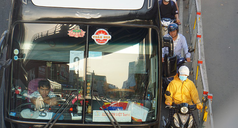 Cửa ngõ Tân Sơn Nhất kẹt cứng ngày cuối năm - Ảnh 11. Cửa ngõ Tân Sơn Nhất kẹt cứng ngày cuối năm - Ảnh 11.