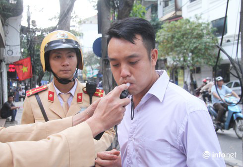 Bắt đầu từ tháng 1/2020, tăng cường xử lí lái xe cố tình uống rượu bia - Ảnh 2. Bắt đầu từ tháng 1/2020, tăng cường xử lí lái xe cố tình uống rượu bia - Ảnh 2.