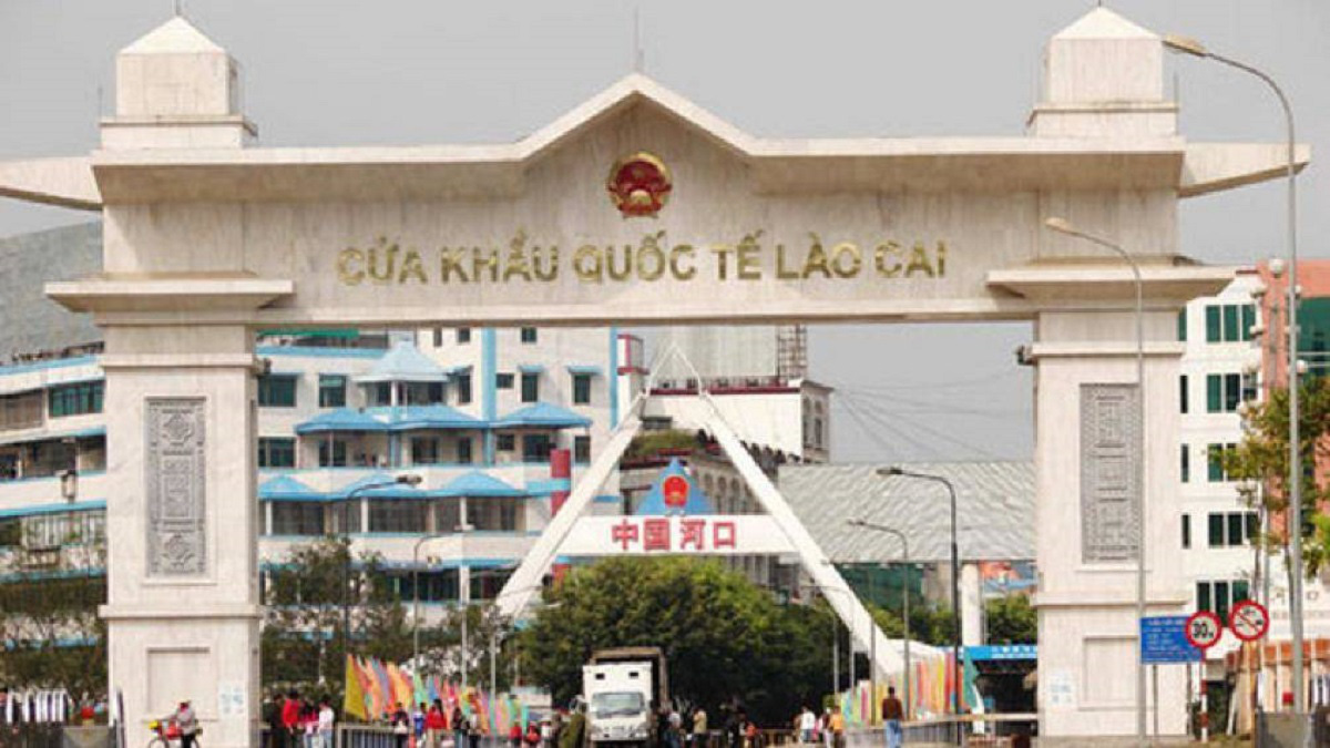 Nhận hàng tại TP HCM chỉ trong 3 ngày, người Việt mua đến 2 tỉ USD hàng Trung Quốc trong 8 tháng - Ảnh 1. Nhận hàng tại TP HCM chỉ trong 3 ngày, người Việt mua đến 2 tỉ USD hàng Trung Quốc trong 8 tháng - Ảnh 1.