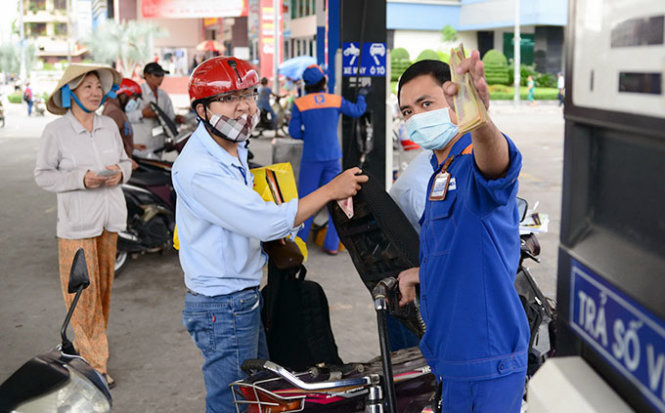 Giá xăng tăng tối đa 152 đồng/lít chiều cuối năm - Ảnh 1. Giá xăng tăng tối đa 152 đồng/lít chiều cuối năm - Ảnh 1.