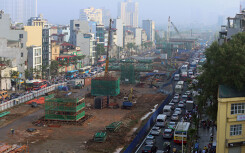 Rào đường Phạm Văn Đồng đoạn Cổ Nhuế và khu vực cầu Mai Động, phương tiện đi thế nào?