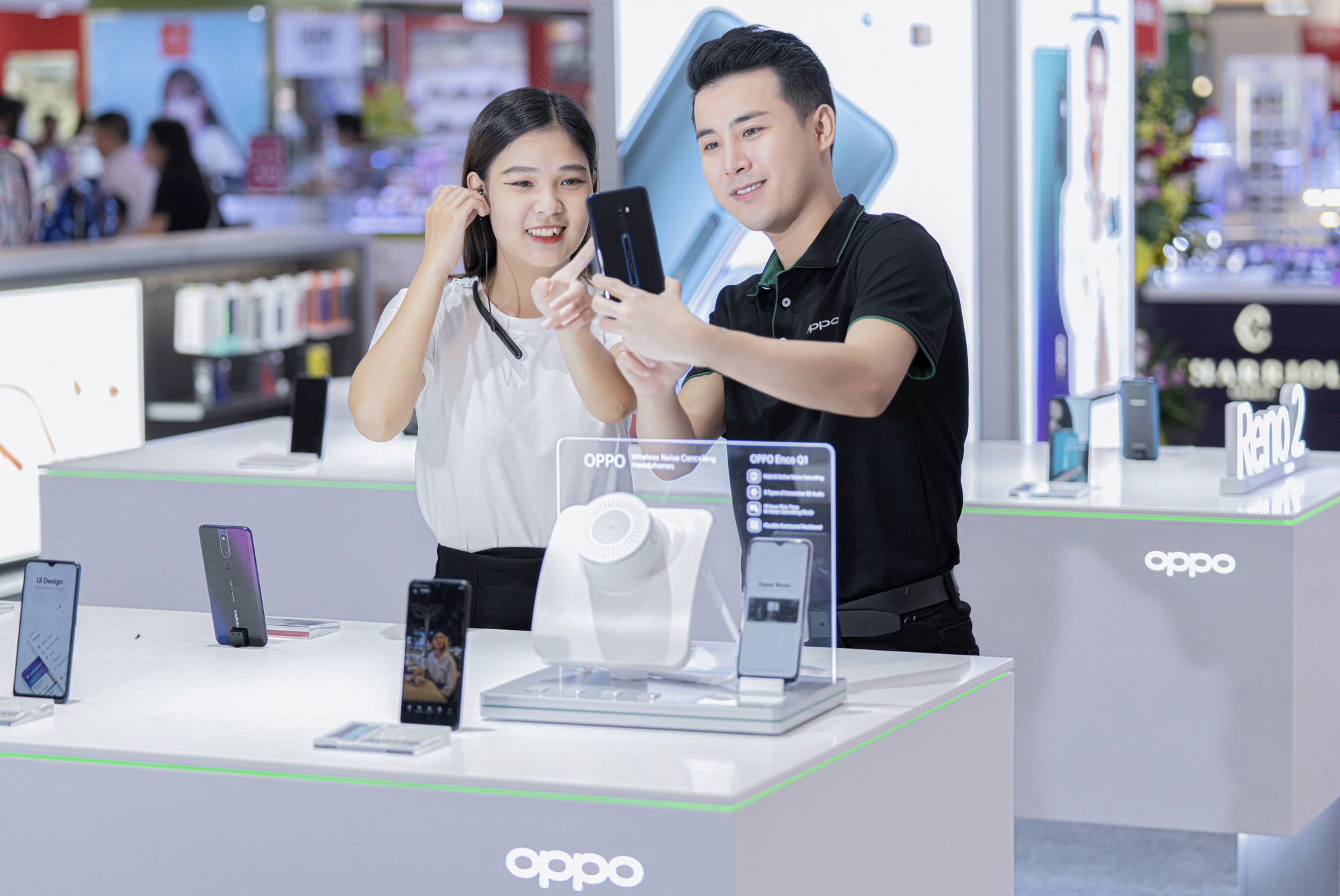co-gi-hot-tai-cua-hang-oppo-shop-3-0-ma-nguoi-dung-nhat-dinh-se-ghe-qua co-gi-hot-tai-cua-hang-oppo-shop-3-0-ma-nguoi-dung-nhat-dinh-se-ghe-qua