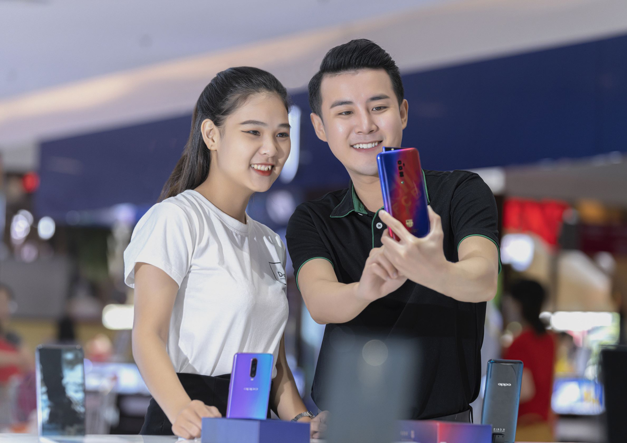 co-gi-hot-tai-cua-hang-oppo-shop-3-0-ma-nguoi-dung-nhat-dinh-se-ghe-qua-2 co-gi-hot-tai-cua-hang-oppo-shop-3-0-ma-nguoi-dung-nhat-dinh-se-ghe-qua-2