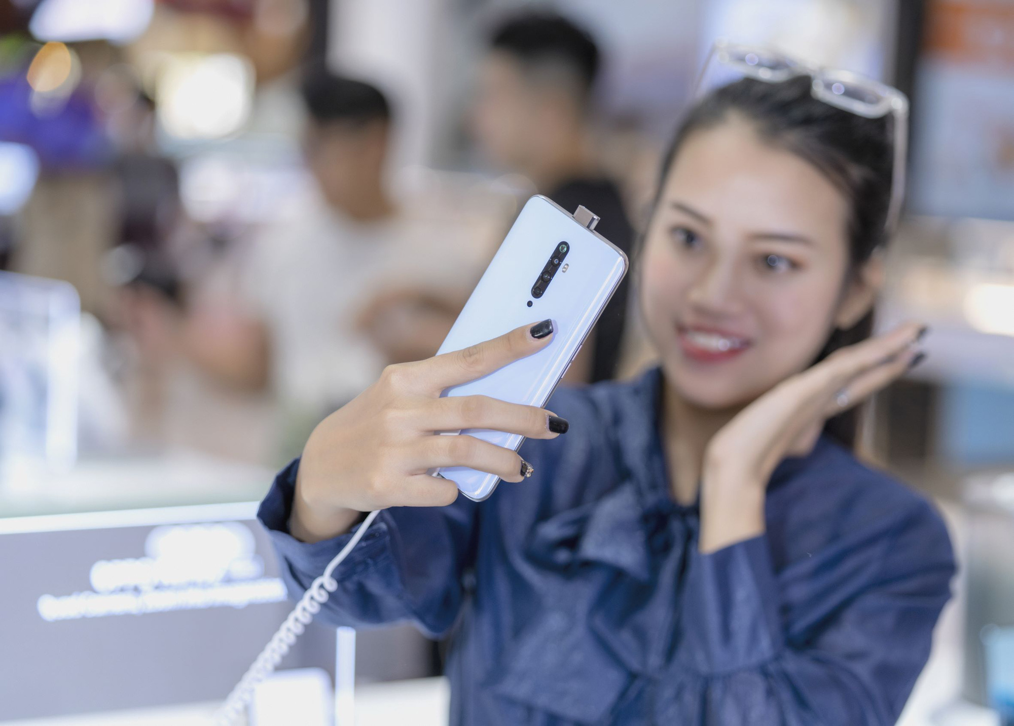 co-gi-hot-tai-cua-hang-oppo-shop-3-0-ma-nguoi-dung-nhat-dinh-se-ghe-qua-4 co-gi-hot-tai-cua-hang-oppo-shop-3-0-ma-nguoi-dung-nhat-dinh-se-ghe-qua-4