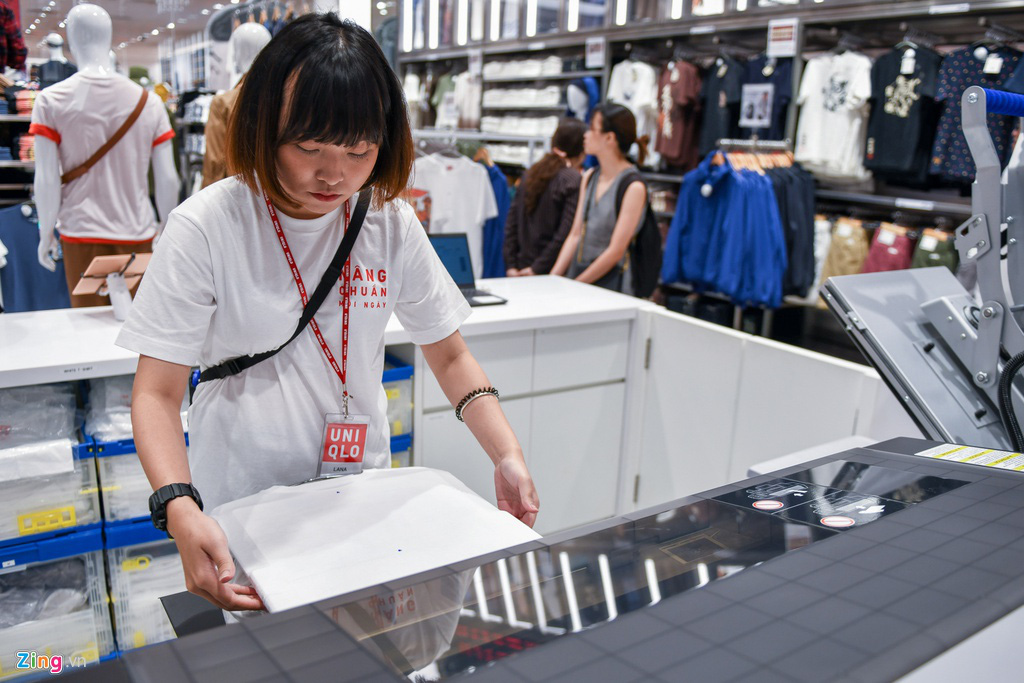 Cửa hàng Uniqlo đầu tiên tại Việt Nam trước ngày khai trương - Ảnh 6. Cửa hàng Uniqlo đầu tiên tại Việt Nam trước ngày khai trương - Ảnh 6.