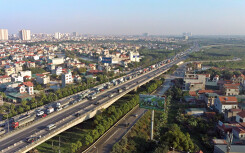 Hà Nội: Cầu Thanh Trì ùn tắc, tai nạn liên miên