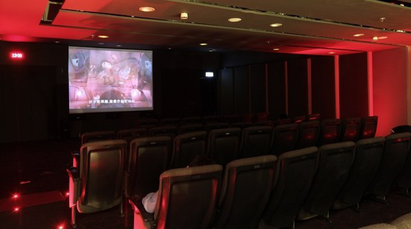 Awesome-Airport-Facilities-around-the-World-Movie-Theater Awesome-Airport-Facilities-around-the-World-Movie-Theater
