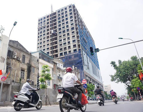 Yêu cầu xử lí dứt điểm vi phạm tại nhà 8B Lê Trực - Ảnh 1. Yêu cầu xử lí dứt điểm vi phạm tại nhà 8B Lê Trực - Ảnh 1.