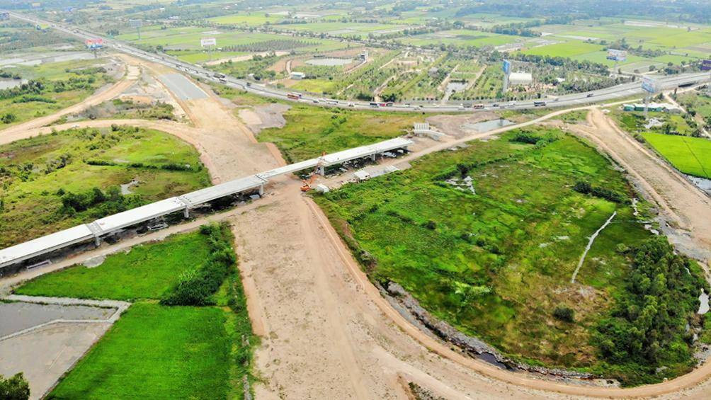 Hàng loạt dự án giao thông lớn phía Nam chậm vì đói vốn - Ảnh 1.