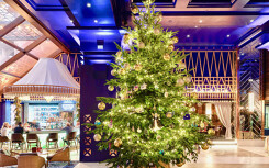 Được trang trí với 15 triệu USD, đây có thể là cây thông Noel đắt nhất thế giới