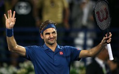 Roger Federer vất vả vào tứ kết Dubai Open