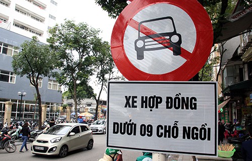 Bộ GTVT: Tất cả xe hợp đồng dưới 9 chỗ ứng dụng hợp đồng điện tử là taxi - Ảnh 1. Bộ GTVT: Tất cả xe hợp đồng dưới 9 chỗ ứng dụng hợp đồng điện tử là taxi - Ảnh 1.
