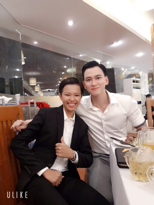 Đám cưới đồng tính gái thẳng bị bẻ cong gây xôn xao cộng đồng mạng - Ảnh 4. Đám cưới đồng tính gái thẳng bị bẻ cong gây xôn xao cộng đồng mạng - Ảnh 4.