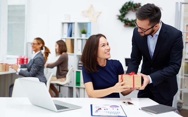 5 gợi ý quà tặng 8/3 cho đồng nghiệp độc đáo nhất