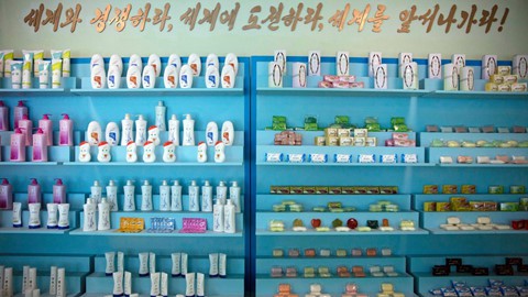 Bên trong nhà máy sản xuất mỹ phẩm của Triều Tiên - Ảnh 10.