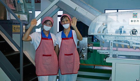 Bên trong nhà máy sản xuất mỹ phẩm của Triều Tiên - Ảnh 7.