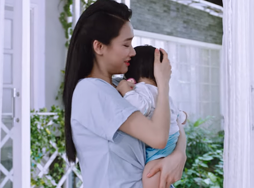 Xuất hiện hình ảnh cận mặt con gái Trường Giang - Nhã Phương? - Ảnh 2. Xuất hiện hình ảnh cận mặt con gái Trường Giang - Nhã Phương? - Ảnh 2.