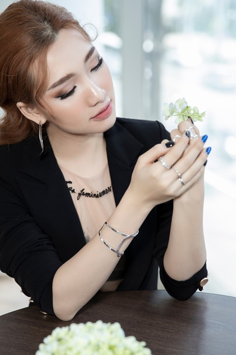Cận cảnh nhan sắc hot girl 9X Việt đầu tiên ra mắt tại showbiz Hàn - Ảnh 11.