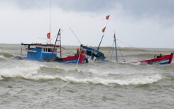 Hai vợ chồng ở Quảng Ngãi chết thảm do sóng đánh lật thuyền