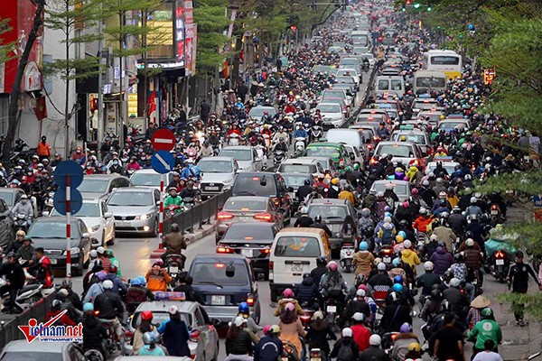 Hà Nội cấm xe máy: 200 triệu mua được ô tô, đường lại càng tắc - Ảnh 1.
