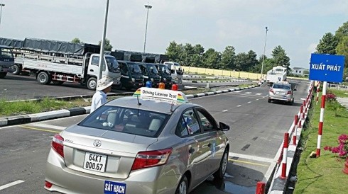 Đề xuất mất bằng lái xe phải thi lại: Bộ GTVT xin đừng xa dân hơn nữa - Ảnh 1. Đề xuất mất bằng lái xe phải thi lại: Bộ GTVT xin đừng xa dân hơn nữa - Ảnh 1.