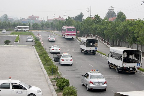 Đề xuất mất bằng lái xe phải thi lại: Bộ GTVT xin đừng xa dân hơn nữa - Ảnh 3. Đề xuất mất bằng lái xe phải thi lại: Bộ GTVT xin đừng xa dân hơn nữa - Ảnh 3.
