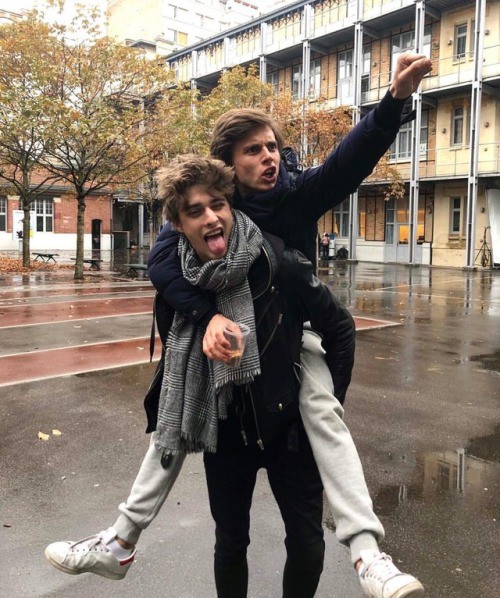 5 lý do để hủ nữ nên xem phim đồng tính Skam France season 3 ngay và luôn - Ảnh 17. 5 lý do để hủ nữ nên xem phim đồng tính Skam France season 3 ngay và luôn - Ảnh 17.