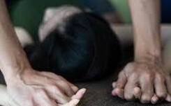 Bắt gã trai 9X nghi dụ nữ sinh lên sân thượng chung cư cưỡng hiếp