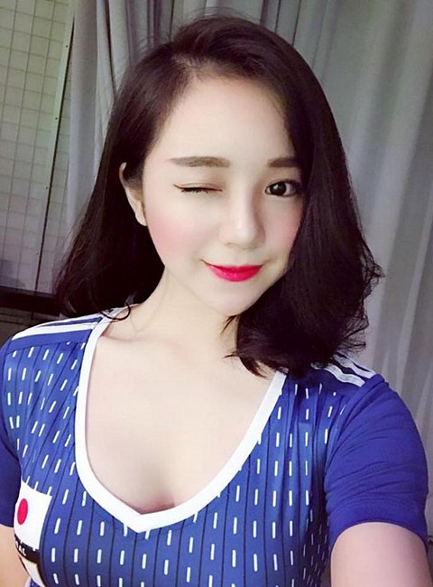 Ngỡ đâu 2 người khác nhau khi gặp các hot girl trên mạng ở ngoài đời  - Ảnh 9.