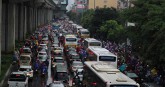 Hà Nội thí điểm cấm xe máy: Người dân than khó